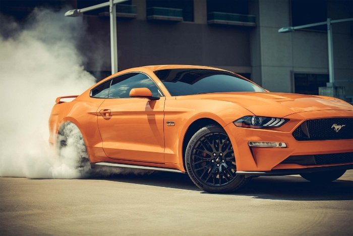 Hình ảnh xe ô tô Mustang cho thấy chủ nhân là người khá cứng rắn, mạnh mẽ và quyết đoán trong mọi quyết định